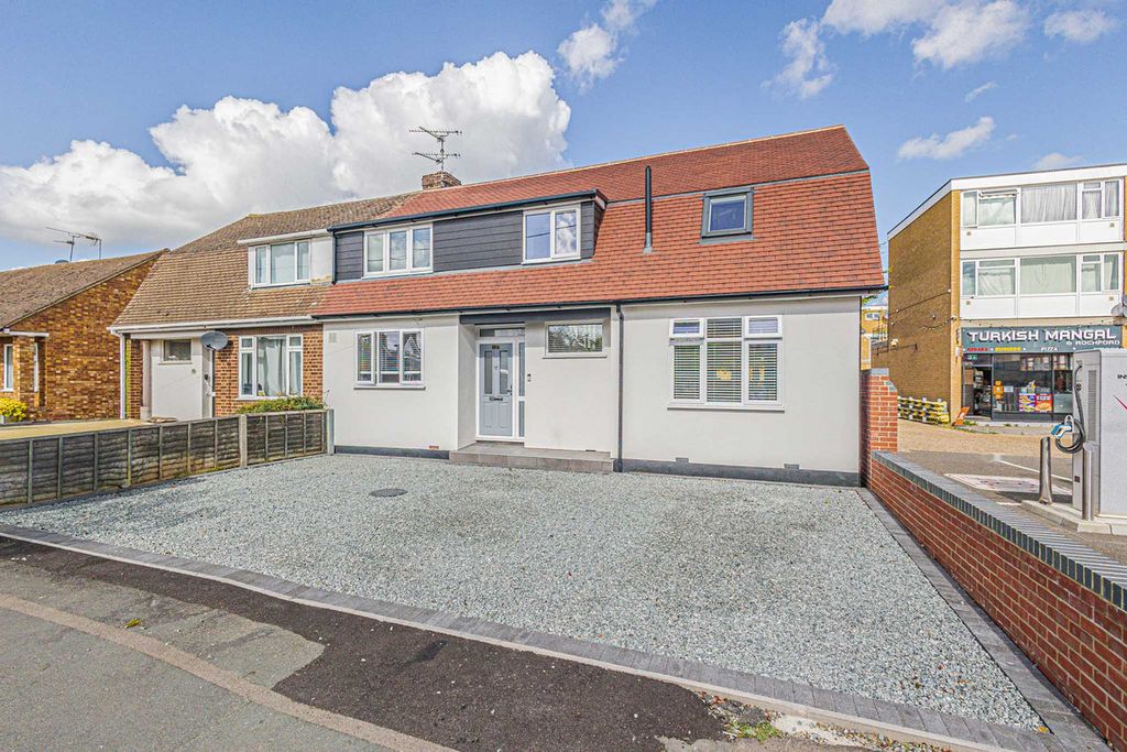Property photo 1 of 32