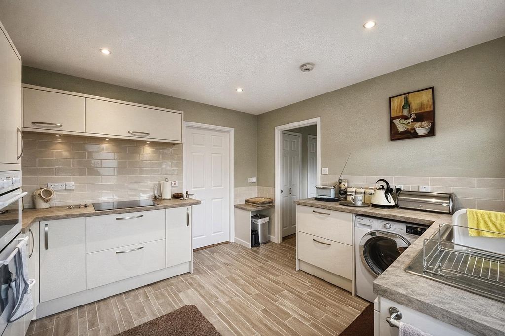 Property photo 2 of 15 21 Uley Road - Kitchen..Png