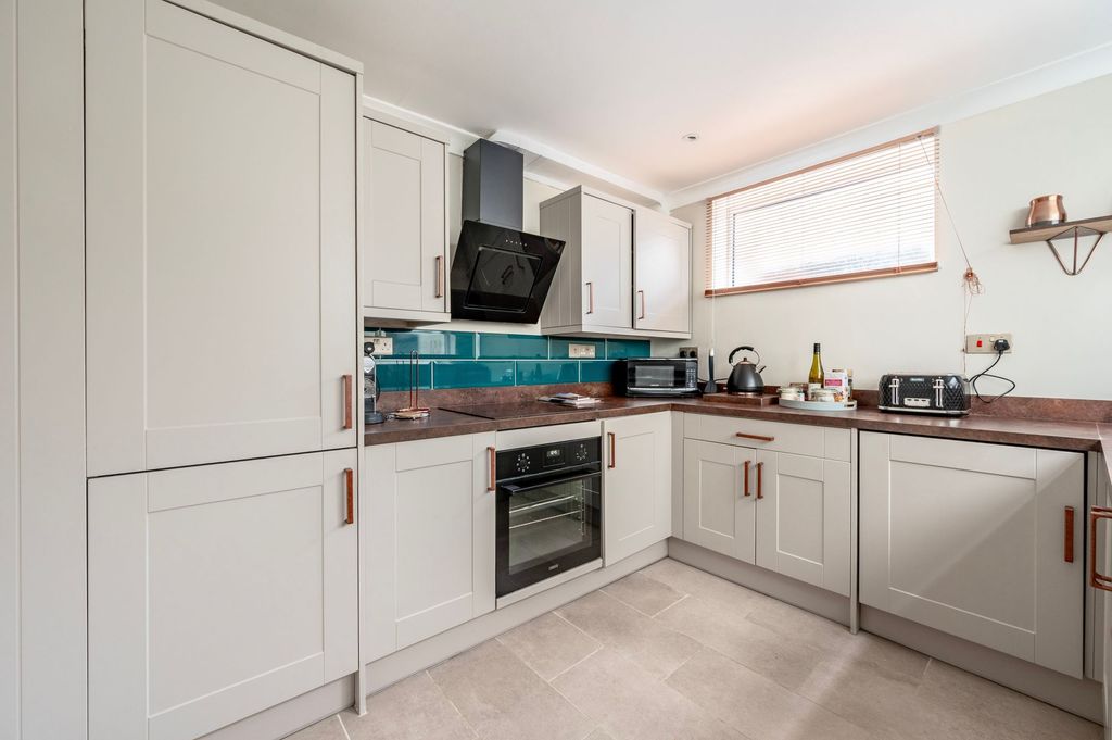 Property photo 3 of 21