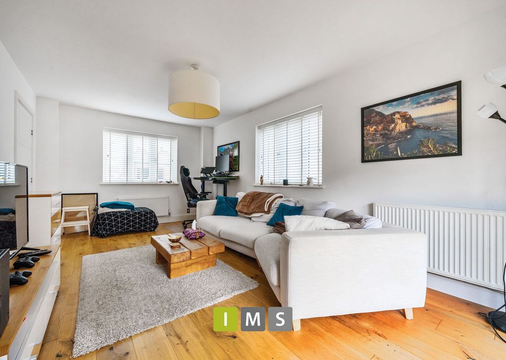 Property photo 2 of 18