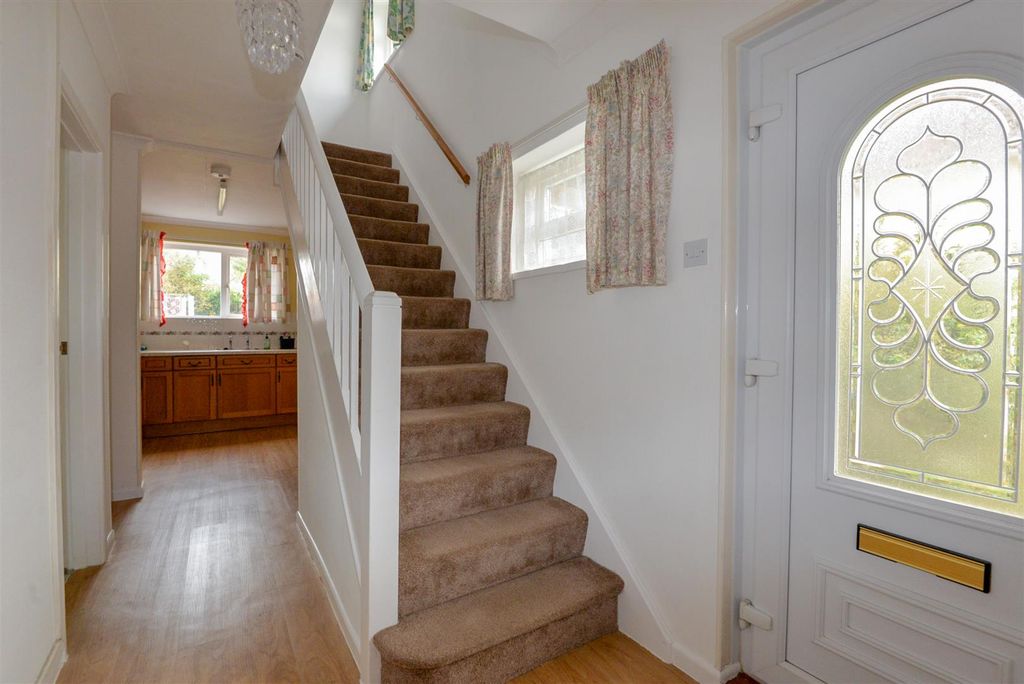 Property photo 2 of 21 Hall 1.Jpg