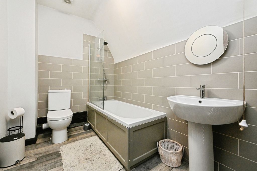 Property photo 3 of 17 Photo