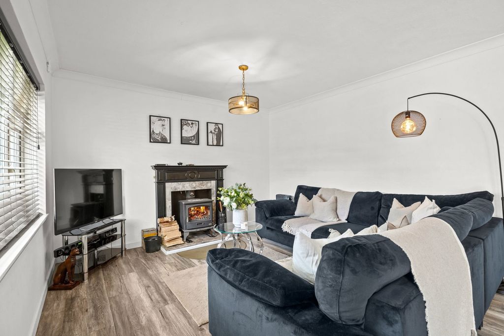 Property photo 2 of 31