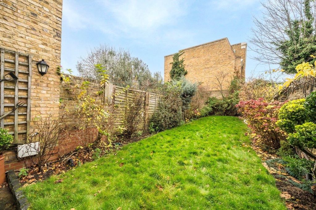 Property photo 2 of 16 Garden