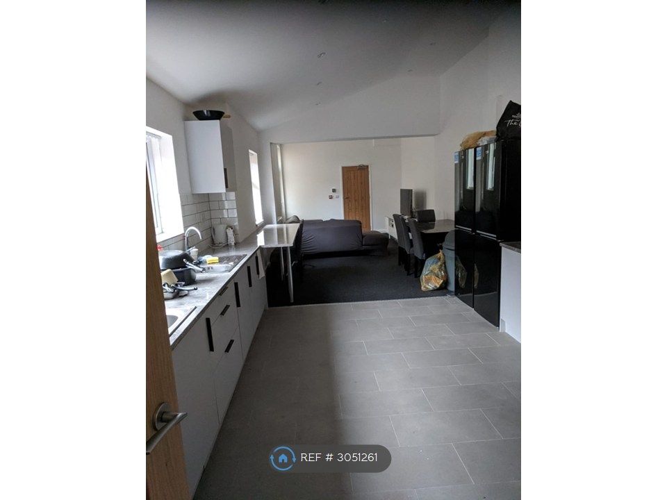 Property photo 3 of 33