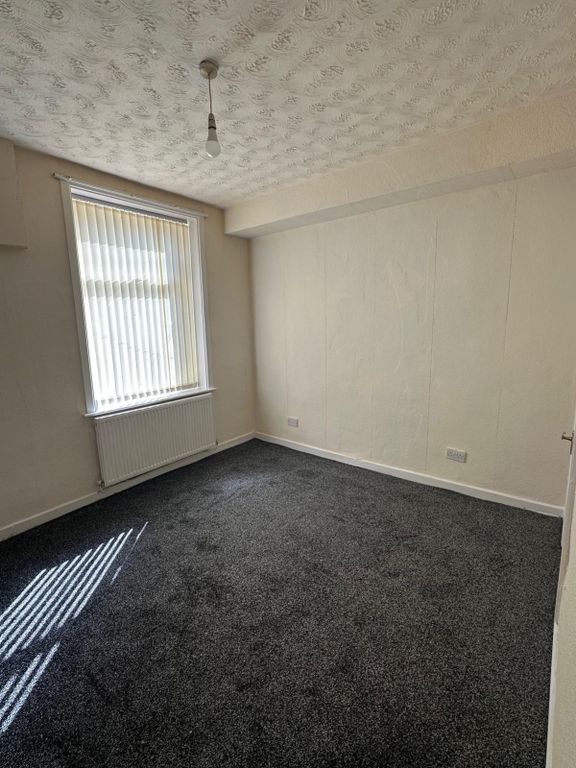 Property photo 3 of 7 Landlord Refurb 08.04 (23)