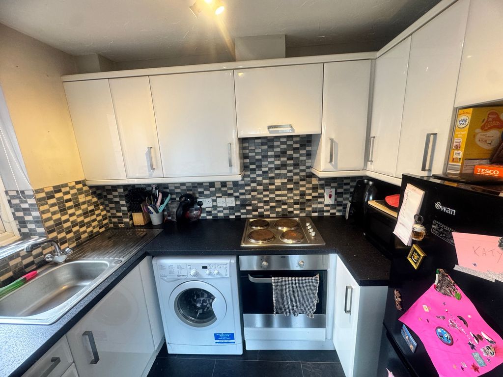 Property photo 3 of 9 Photo 11