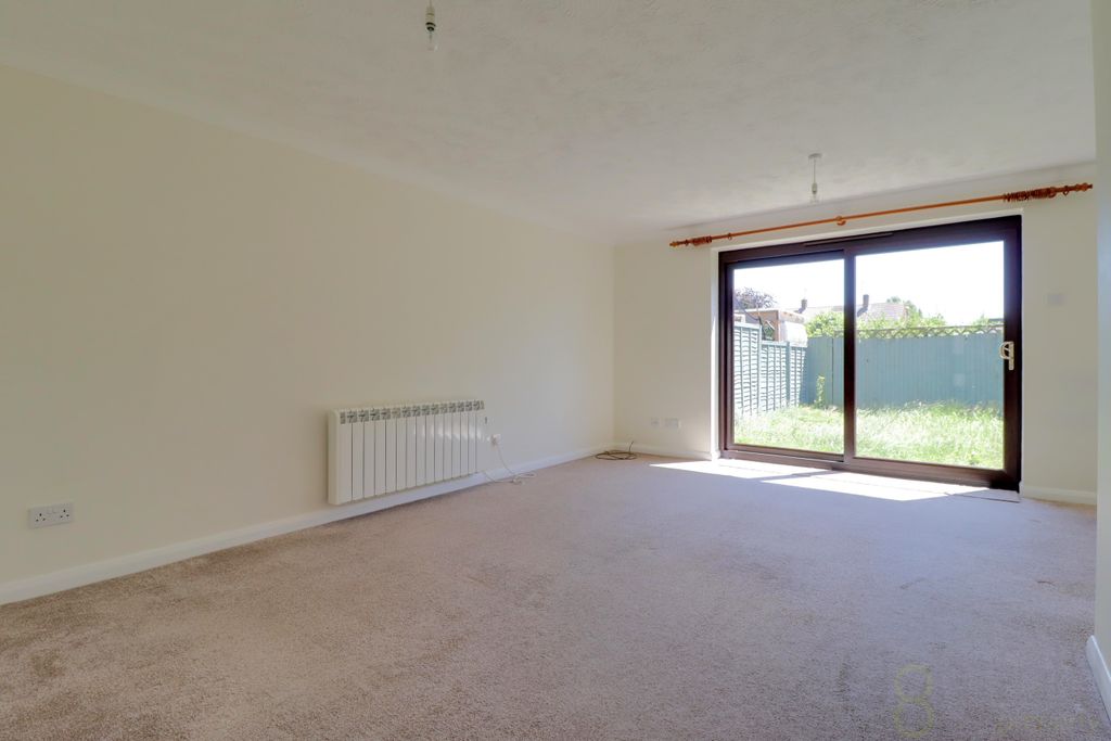 Property photo 3 of 11 Living Room