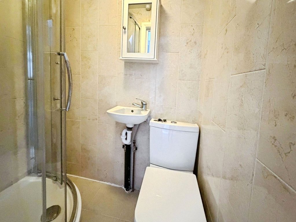 Property photo 3 of 7 Bathroom