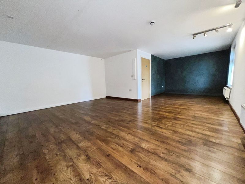 Property photo 3 of 18 Office 5