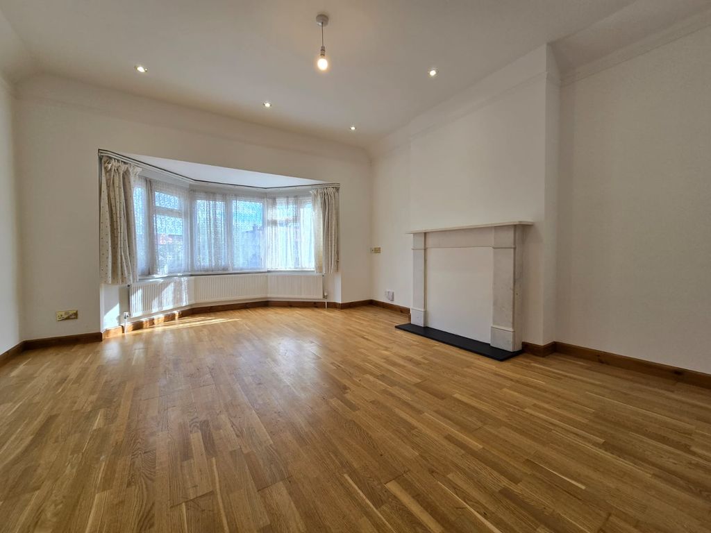 Property photo 3 of 9 Gallery