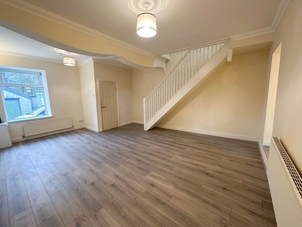 Property photo 1 of 11 Living Room