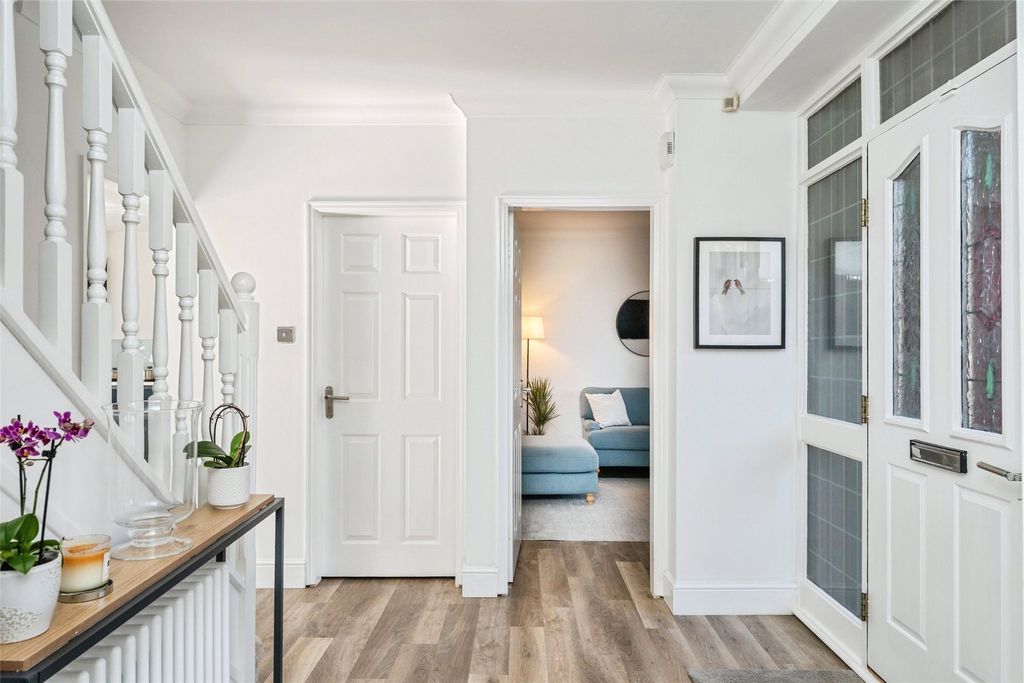 Property photo 2 of 26 Halway