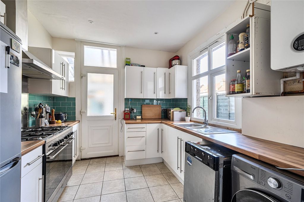 Property photo 3 of 13 Kitchen