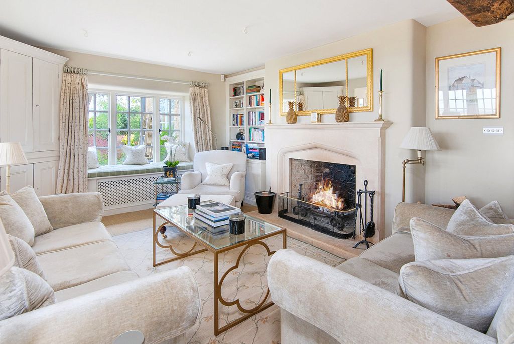 Property photo 3 of 25 Drawing Room