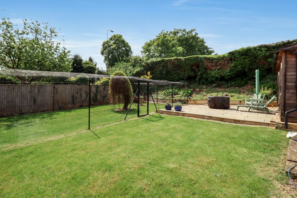 Property photo 3 of 23 Garden-III