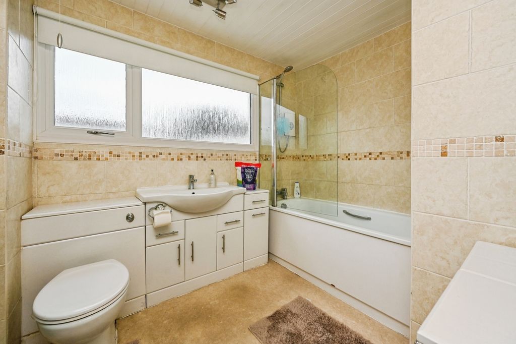 Property photo 3 of 8 Bathroom