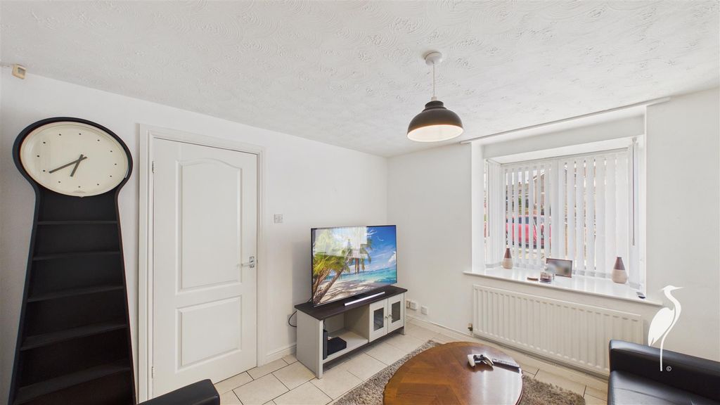 Property photo 3 of 15 Lounge