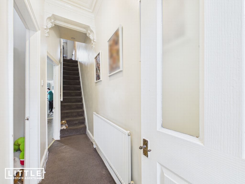 Property photo 2 of 18 Photo 8