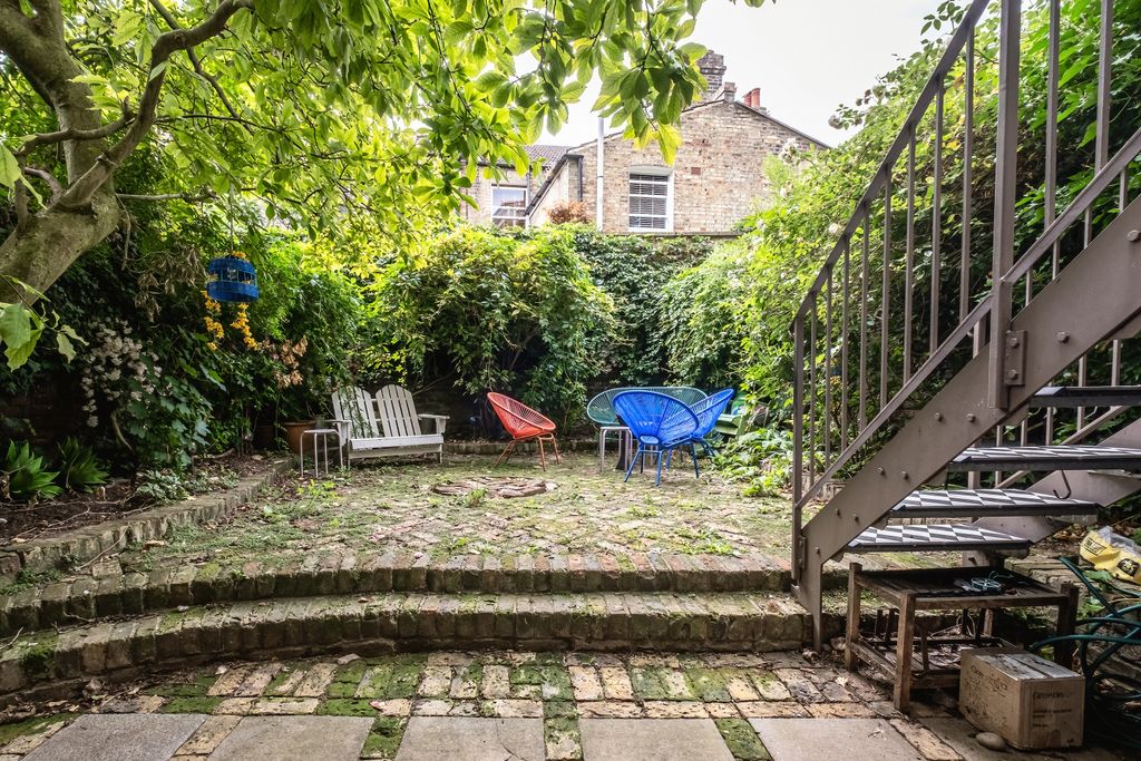 Property photo 2 of 30