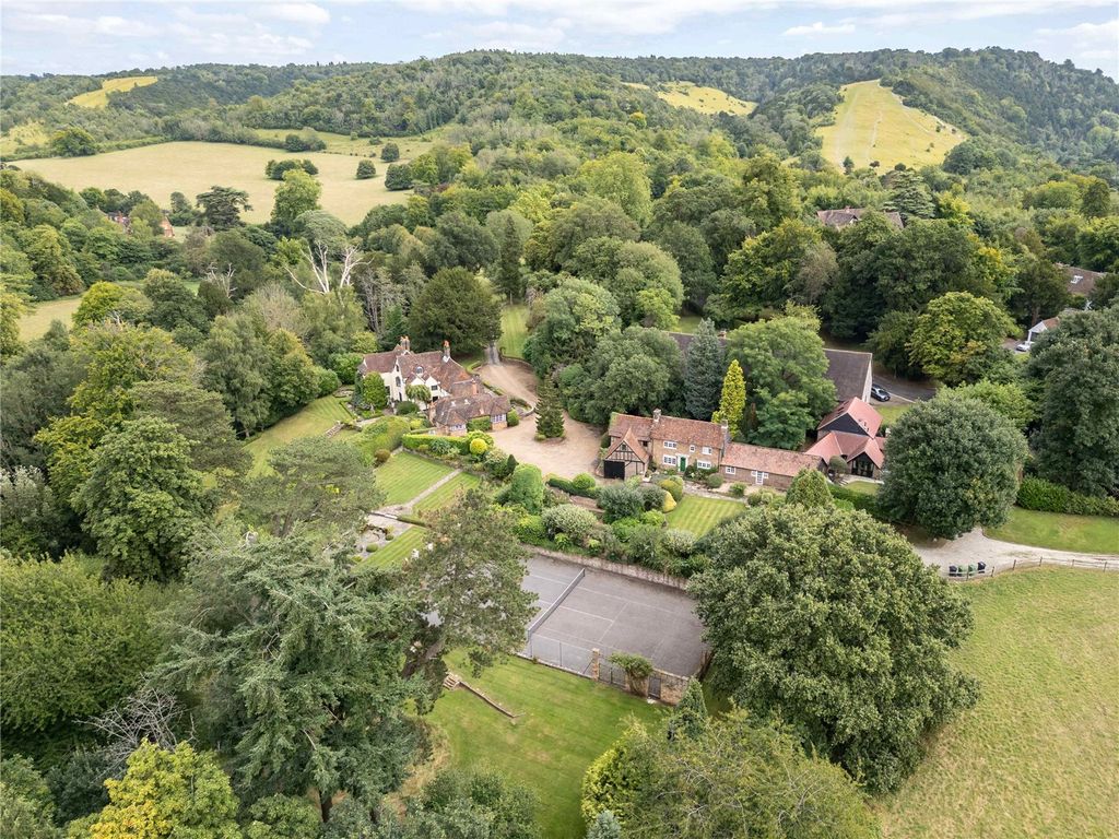 Property photo 3 of 21 Fredley Manor