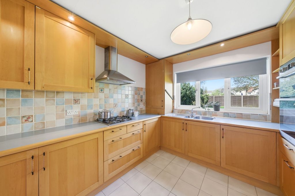 Property photo 2 of 23