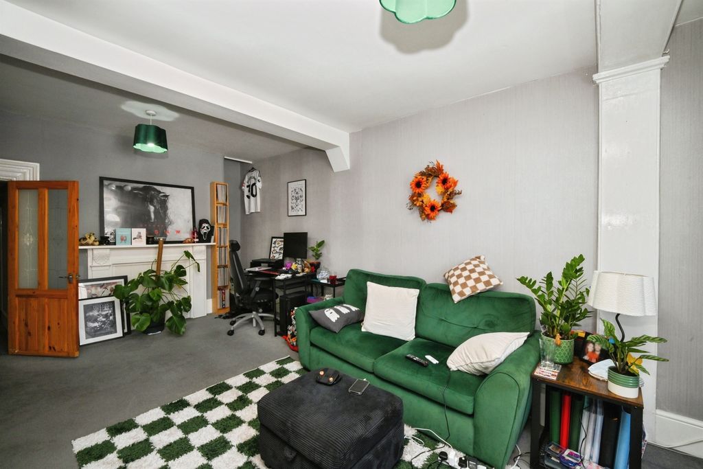 Property photo 3 of 16