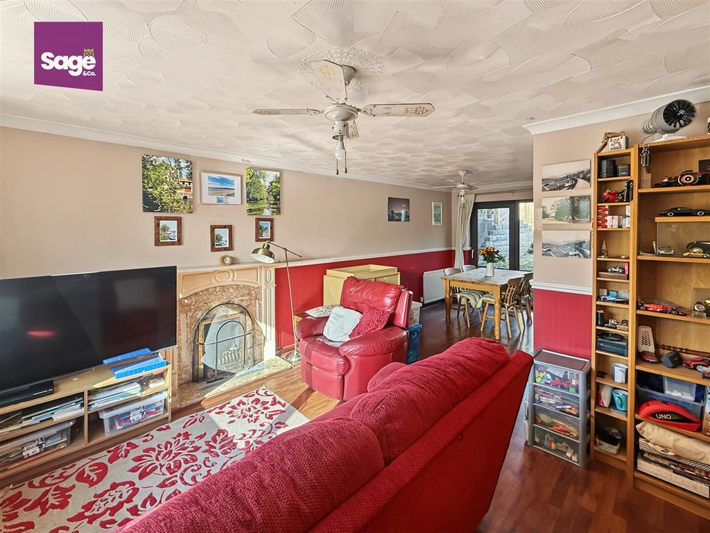 Property photo 2 of 29
