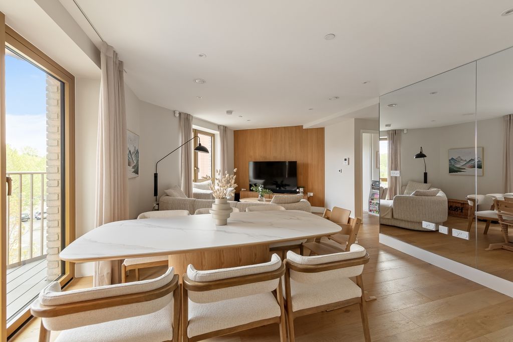 Property photo 3 of 12 094A5972