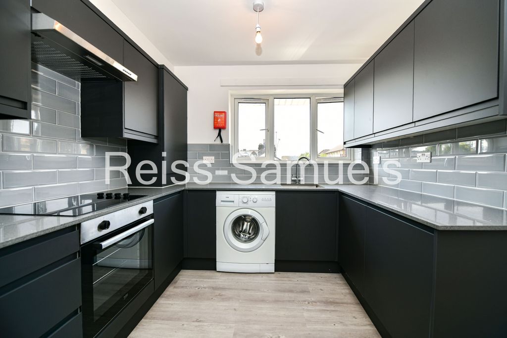 Property photo 2 of 31