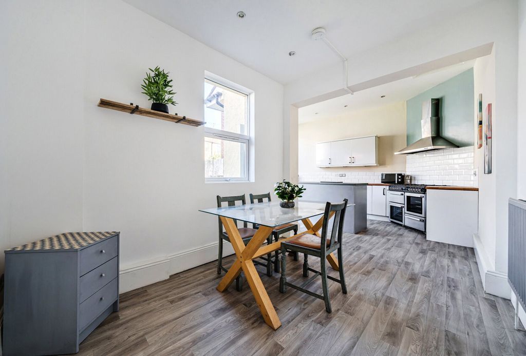 Property photo 2 of 18 1429276-1-69ba94d...