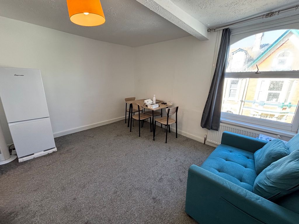 Property photo 2 of 5 Lounge