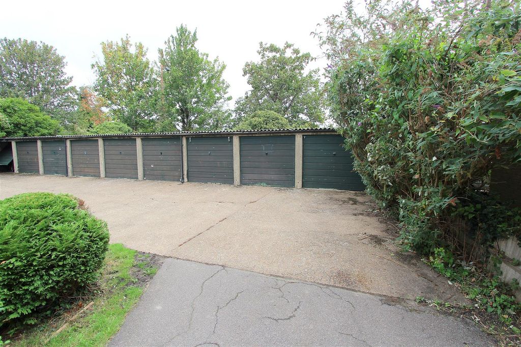 Property photo 2 of 5 Garage B.Jpg
