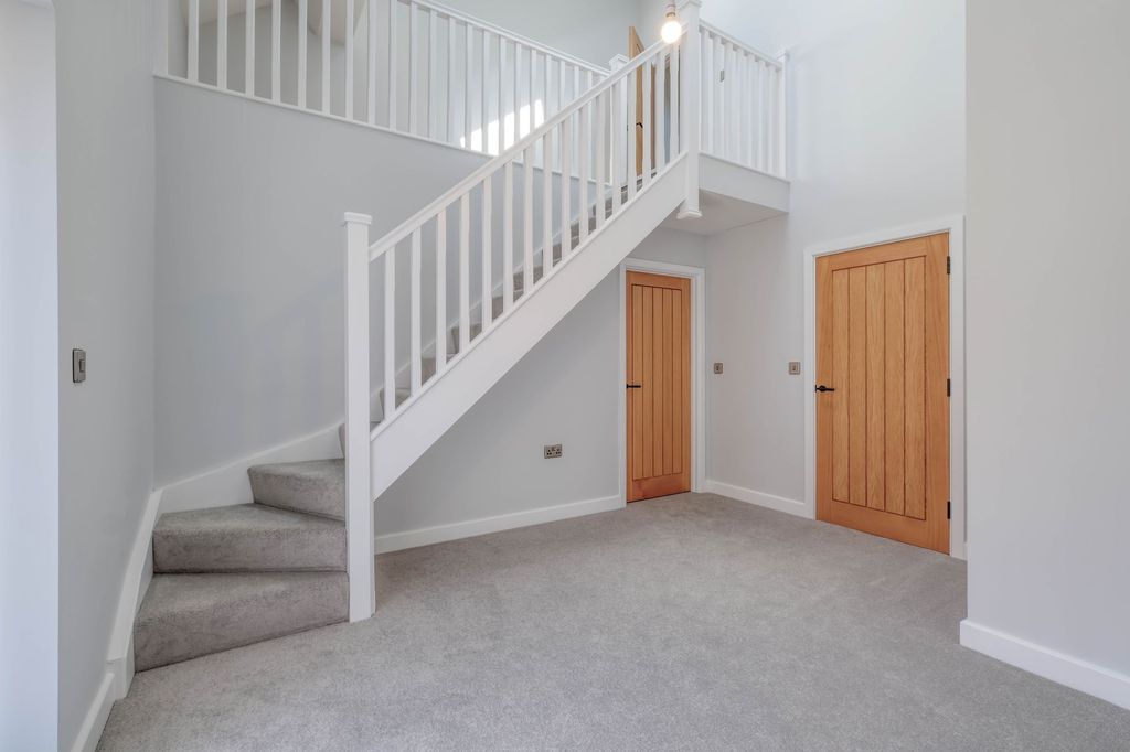 Property photo 2 of 31