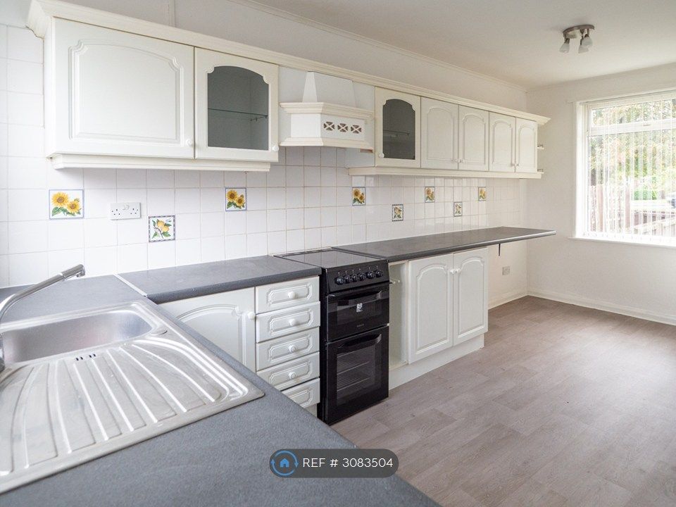 Property photo 2 of 16 Kitchen