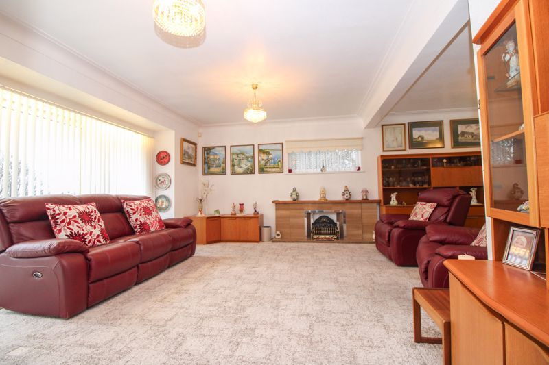 Property photo 3 of 14 Lounge