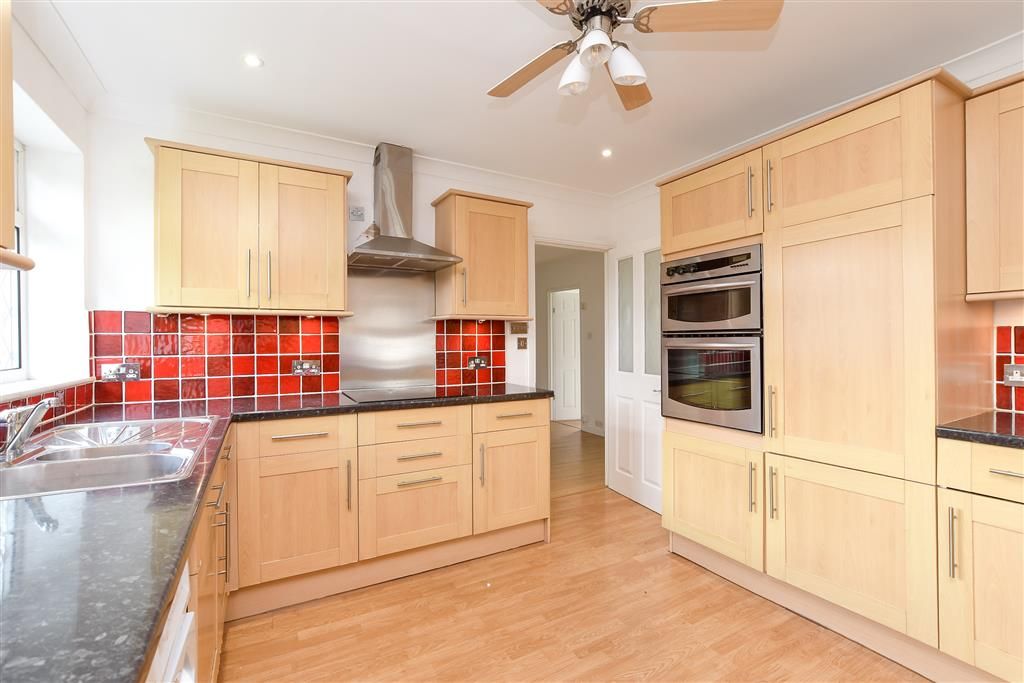 Property photo 3 of 14 Kitchen
