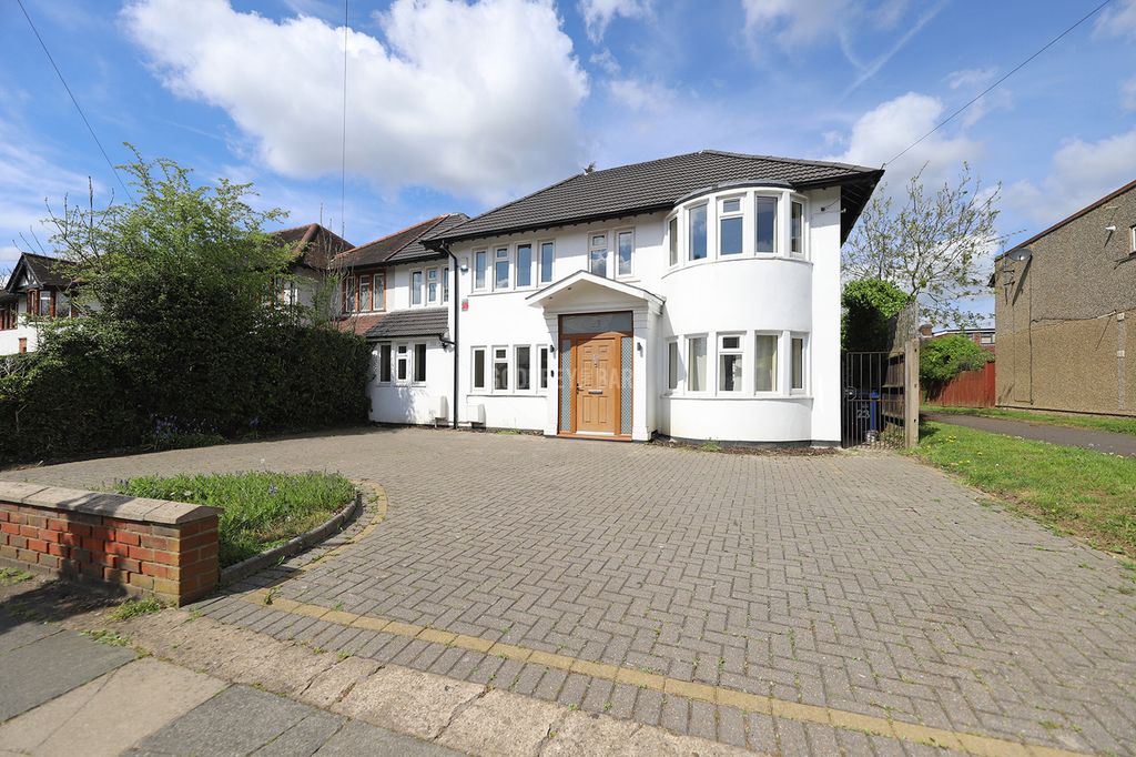 Property photo 1 of 23