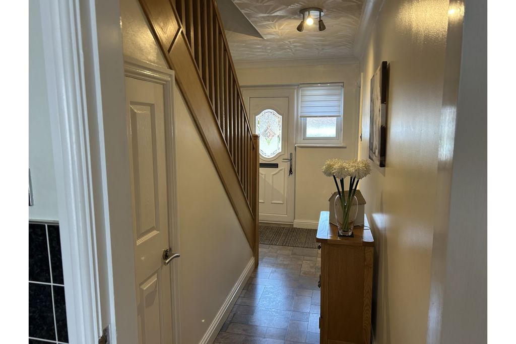 Property photo 3 of 27