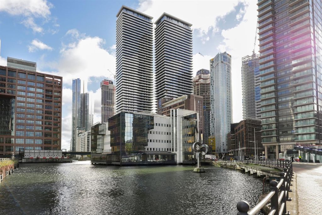 Property photo 2 of 18 Ext 1.Jpg