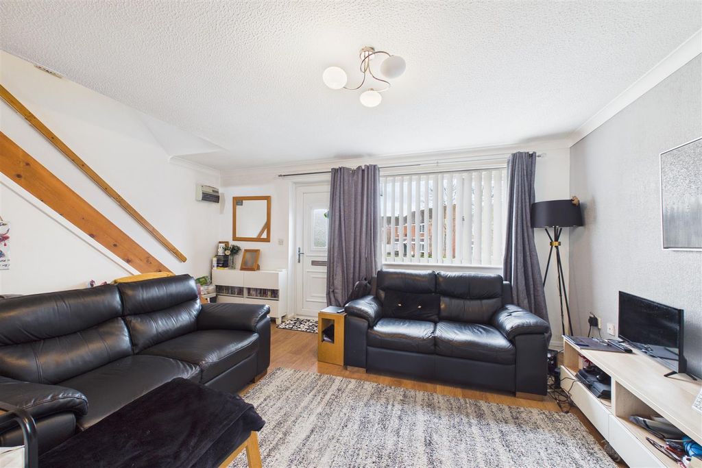 Property photo 2 of 14 Lounge