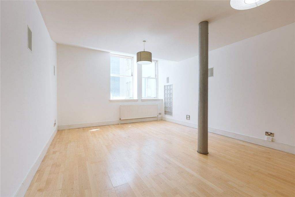 Property photo 2 of 14 Picture No. 12