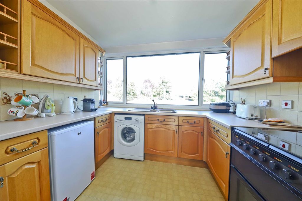 Property photo 3 of 10 Hyacinth Ct