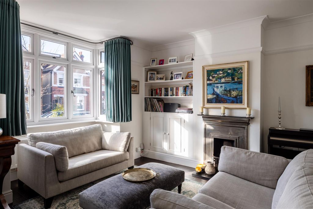 Property photo 2 of 27