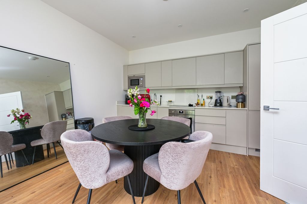 Property photo 2 of 7 Kitchen Dining Area