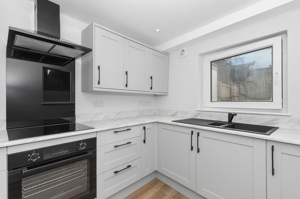 Property photo 3 of 26