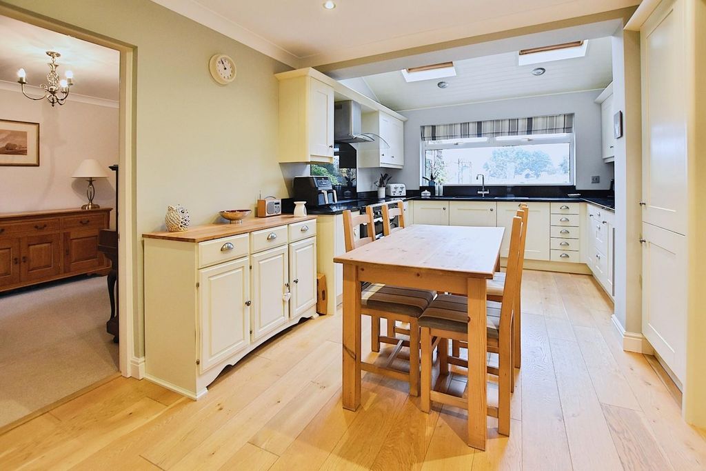 Property photo 3 of 33 Kitchen