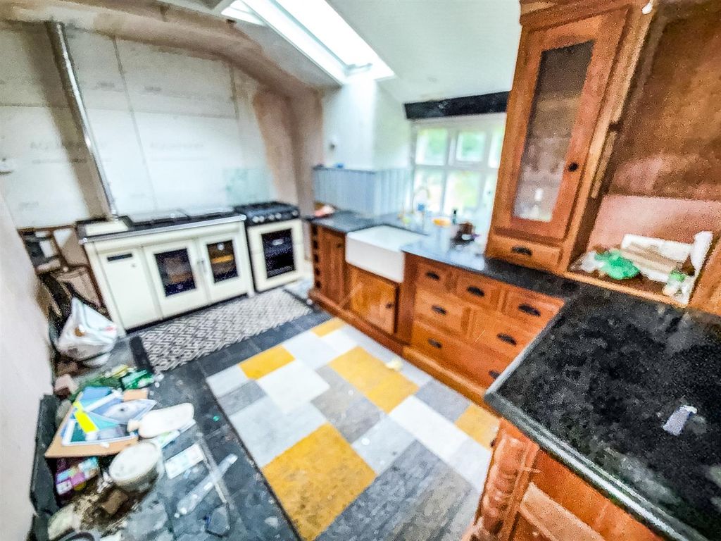 Property photo 2 of 19 Kitchen
