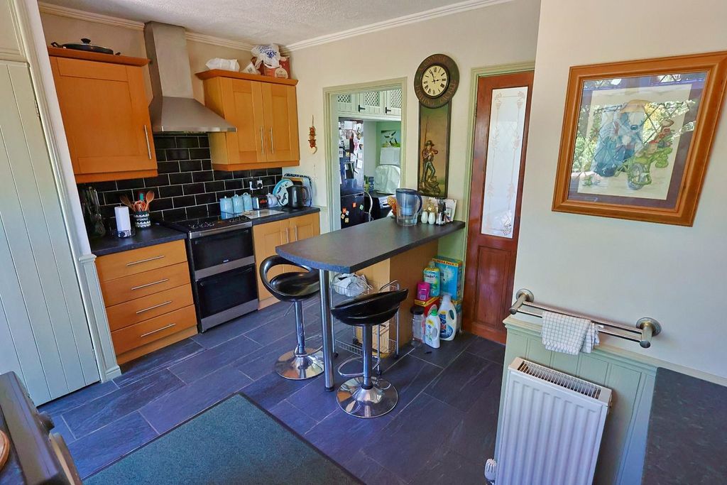 Property photo 3 of 18 Breakfast Kitchen