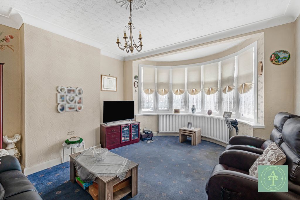 Property photo 2 of 19 Gallery
